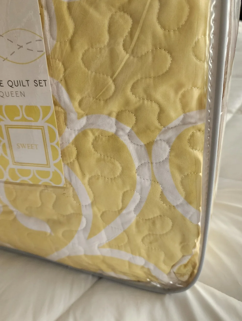4 Pc Queen Yellow Swirl Quilt Set - Bright Yellow Bedspread, New With Tags